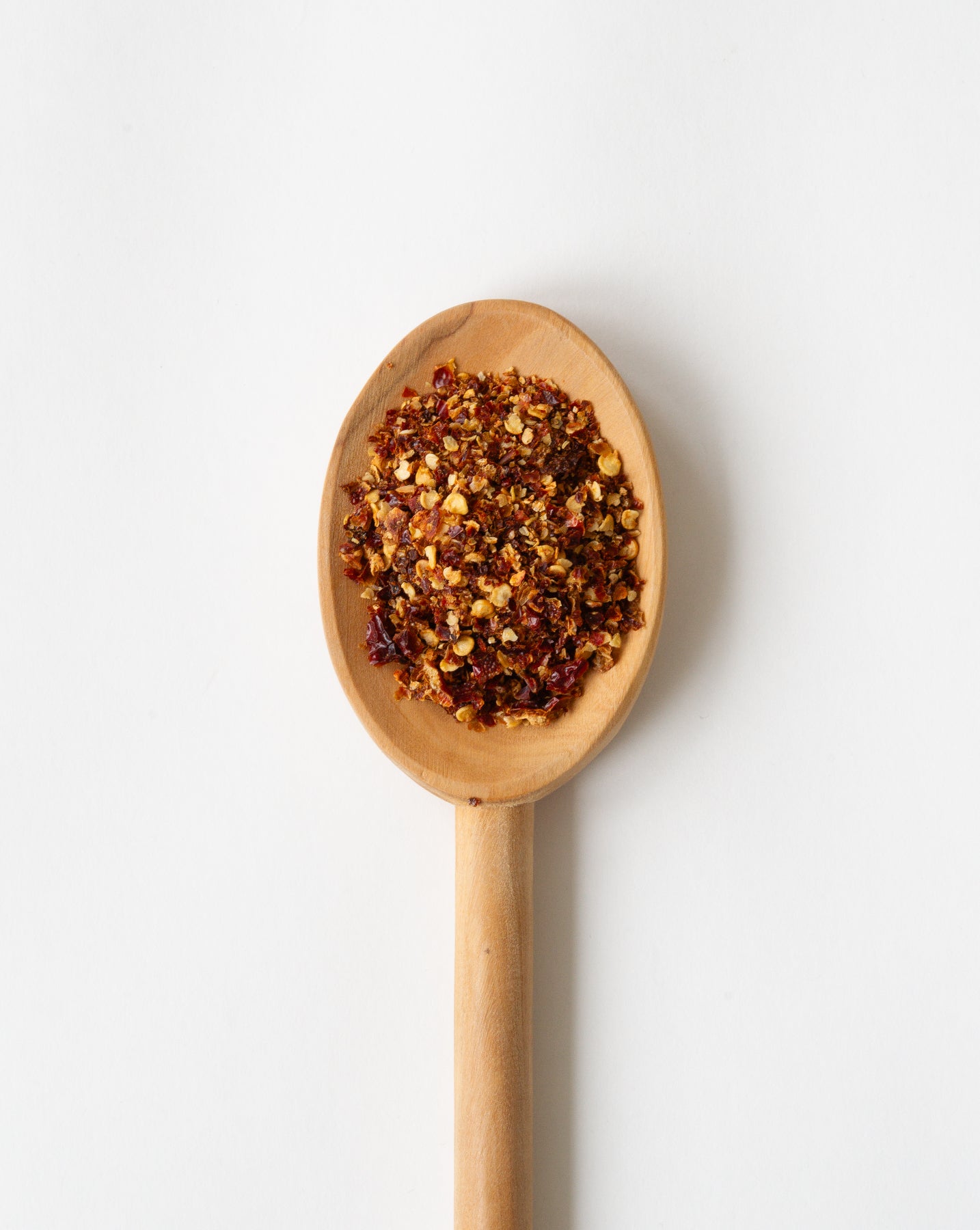 Van den Berg Scotch Bonnet Chili geschrotet auf Löffel